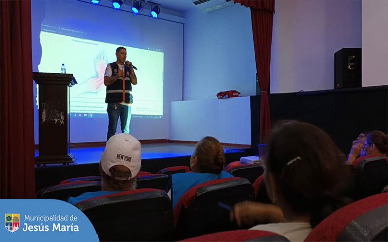 🤗 Con gran éxito se realizó nuestro primer taller de 🤍 Primeros Auxilios. Los participantes aprendieron las principales técnicas y herramientas que se deben emplear en situaciones de emergencia 🆘.