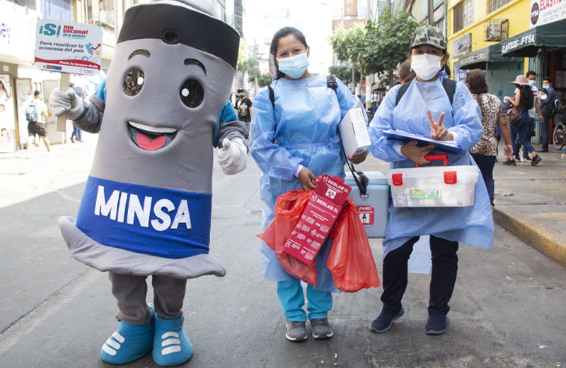 2 de Diris Lima Centro promueve vacunación de tercera dosis contra la covid-19 en el emporio comercial Gamarra