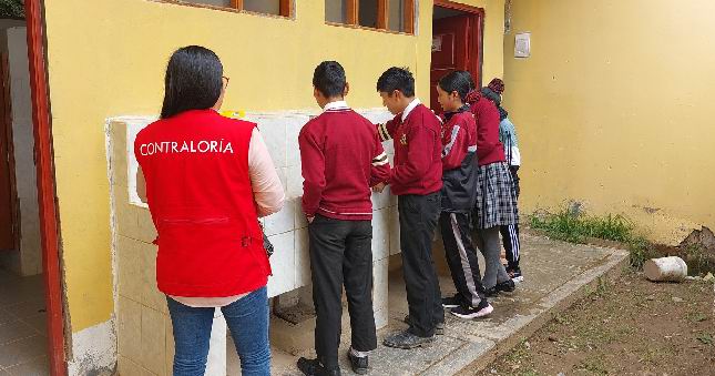 Auditores juveniles verifican buen funcionamiento del servicio educativo