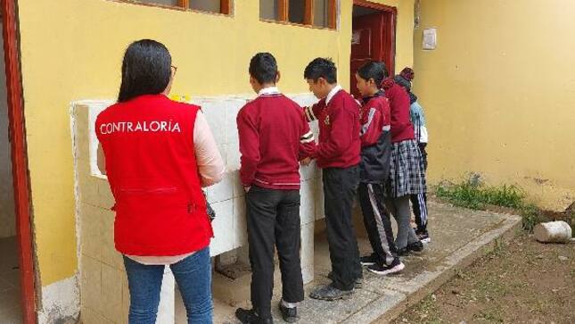 Auditores juveniles verifican buen funcionamiento del servicio educativo