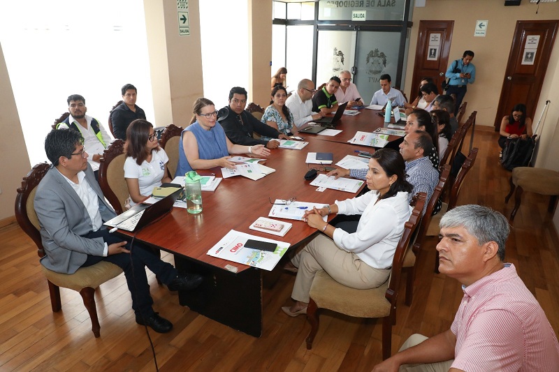 Exposición sobre beneficios de la movilidad urbana sostenible.