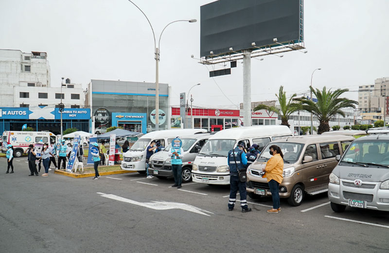 2 de Diris Lima Centro instaló punto de vacunación contra la COVID-19 en San Miguel para conductores de movilidades escolares