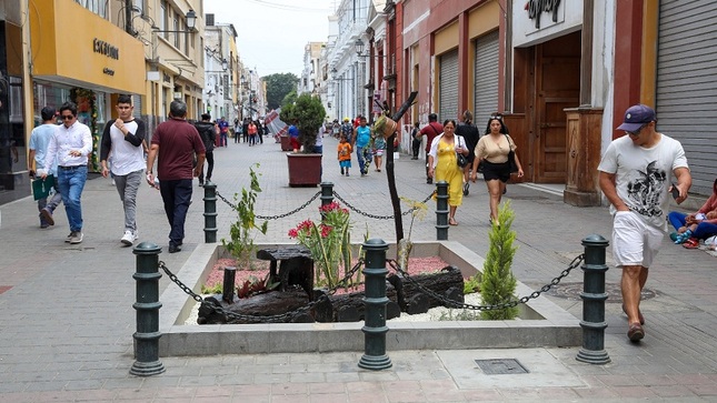 Piletas en desuso en Paseo Pizarro fueron transformadas en atractivos.