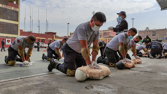 1 de División de Emergencia Radio Patrulla de la PNP recibe capacitación en primeros auxilios