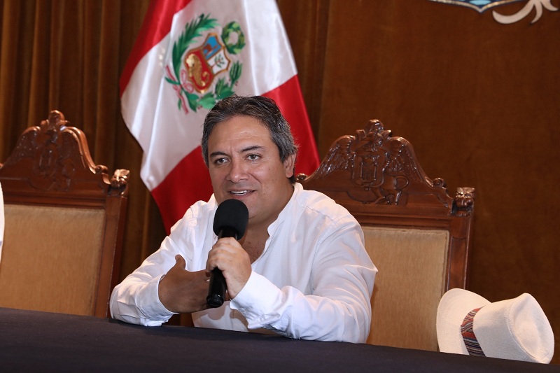 Alcalde de Trujillo, Arturo Fernández, se pronuncia por ambulantes.