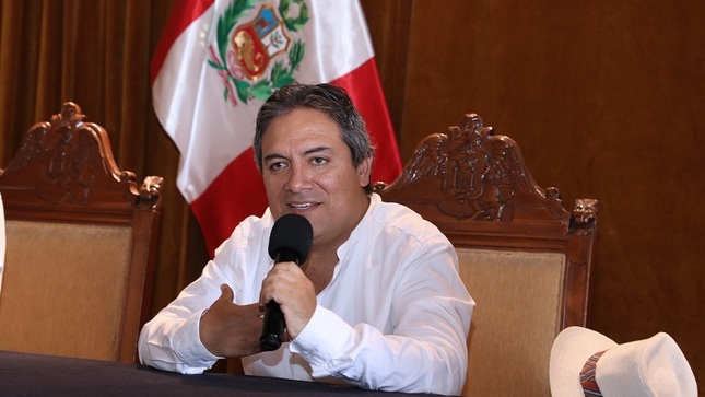 Alcalde de Trujillo, Arturo Fernández, se pronuncia por ambulantes.