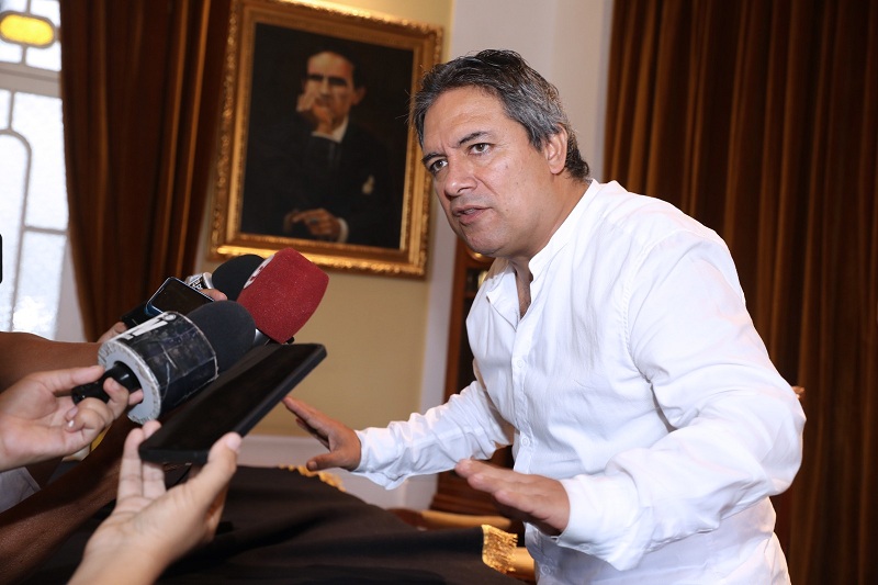 Arturo Fernández dijo que no se responsabiliza por decomiso de mercaderías.