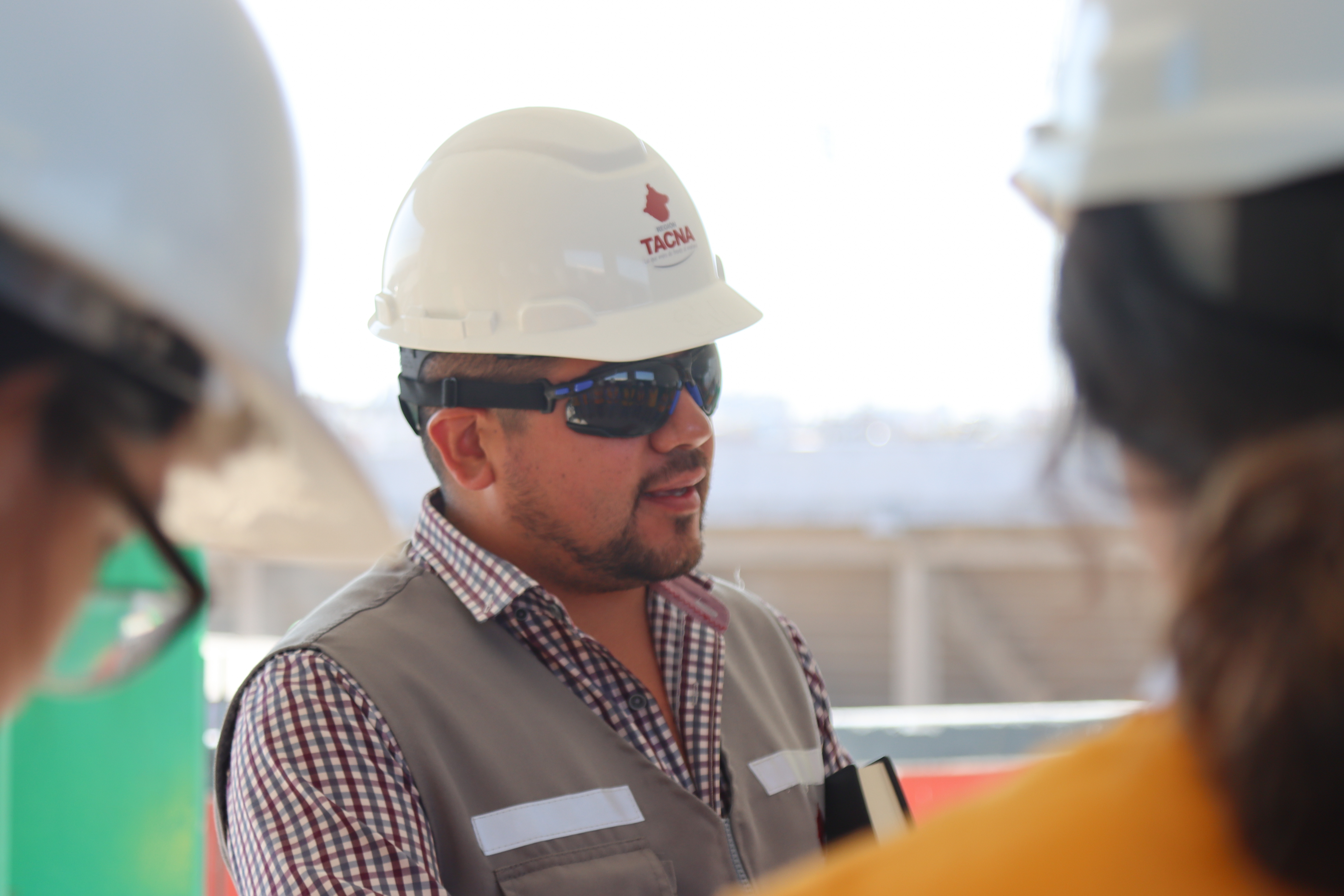 Estudiantes realizan visita guiada a obra del GRT