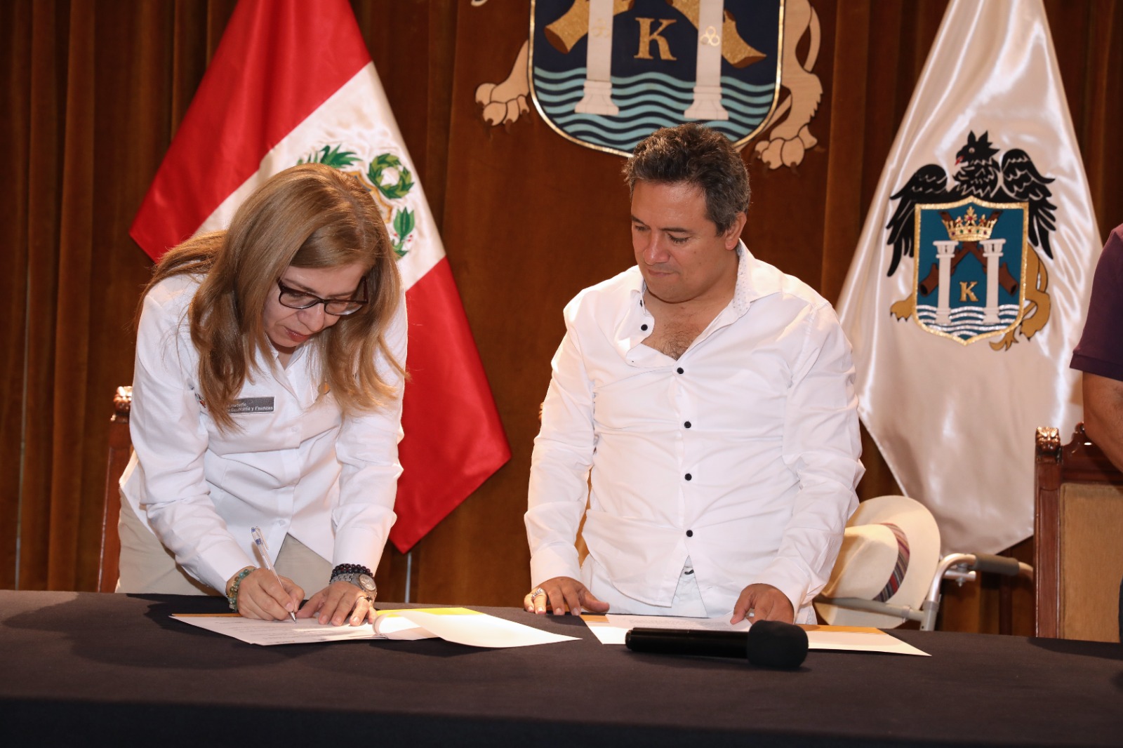 El convenio permitirá liderar el tema de transperencia en contrataciones y compras.