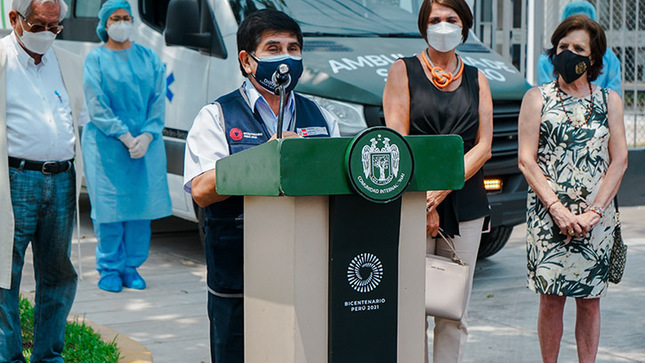 1 de Director de DIRIS Centro participa en entrega de dos nuevas ambulancias en San Isidro