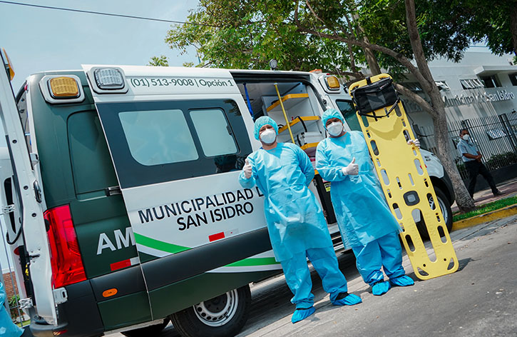 3 de Director de DIRIS Centro participa en entrega de dos nuevas ambulancias en San Isidro