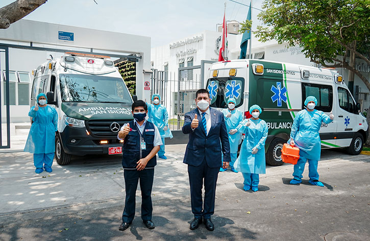 4 de Director de DIRIS Centro participa en entrega de dos nuevas ambulancias en San Isidro