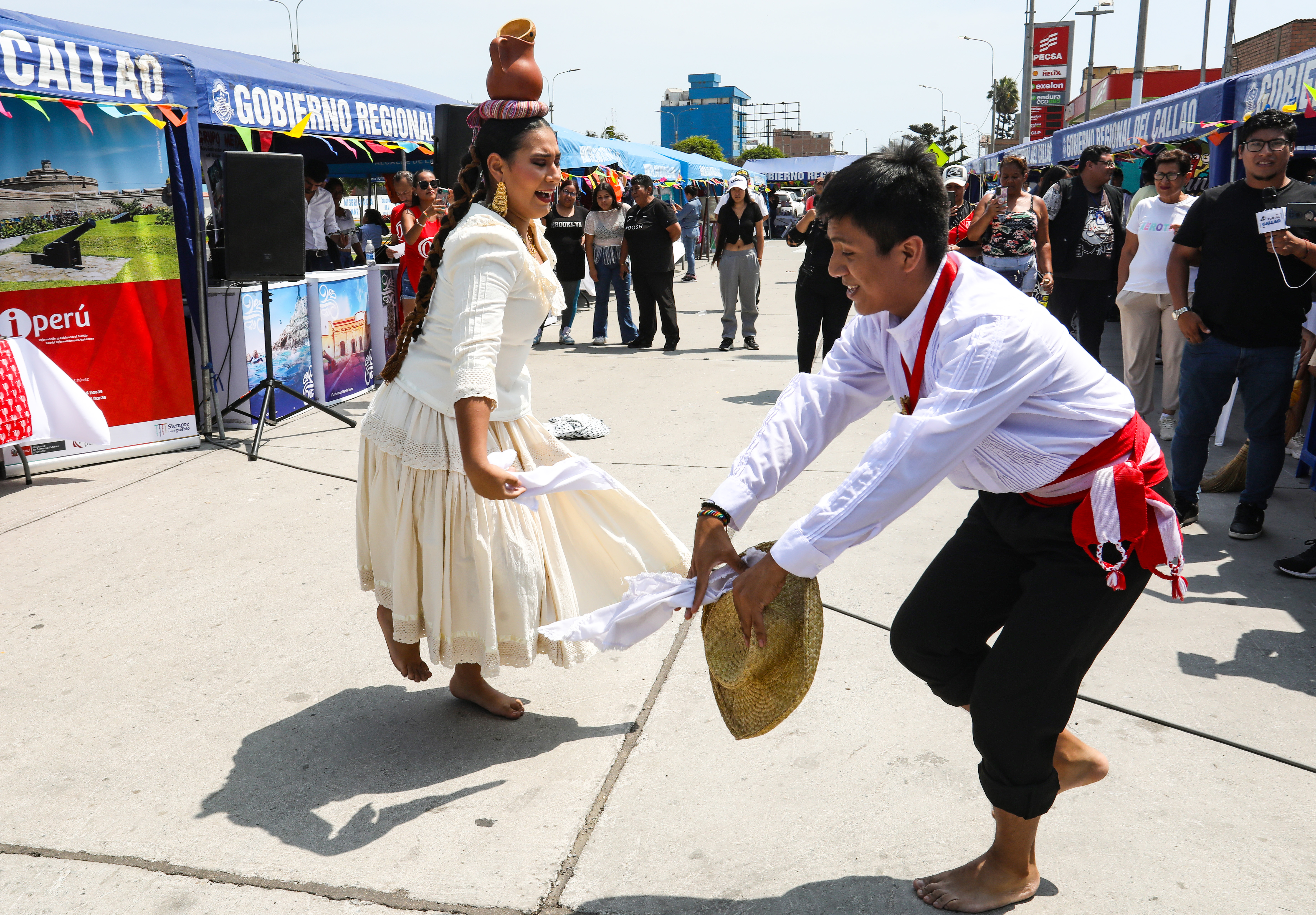 Gore Callao inaugura Feria de Turismo con bailetón de salsa y gastronomía