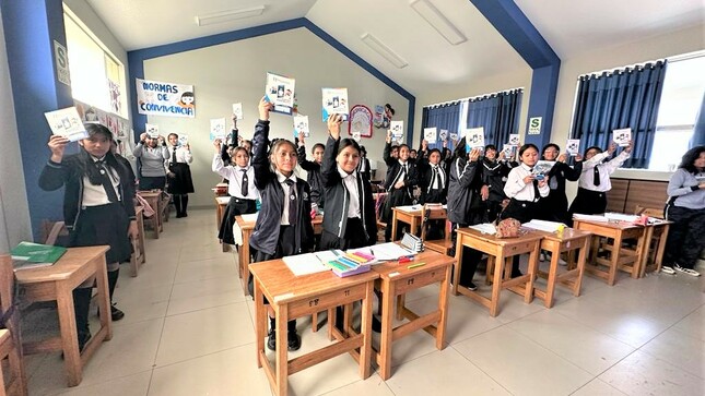 Electrocentro entrega cinco mil agendas a escolares de primaria en Ayacucho