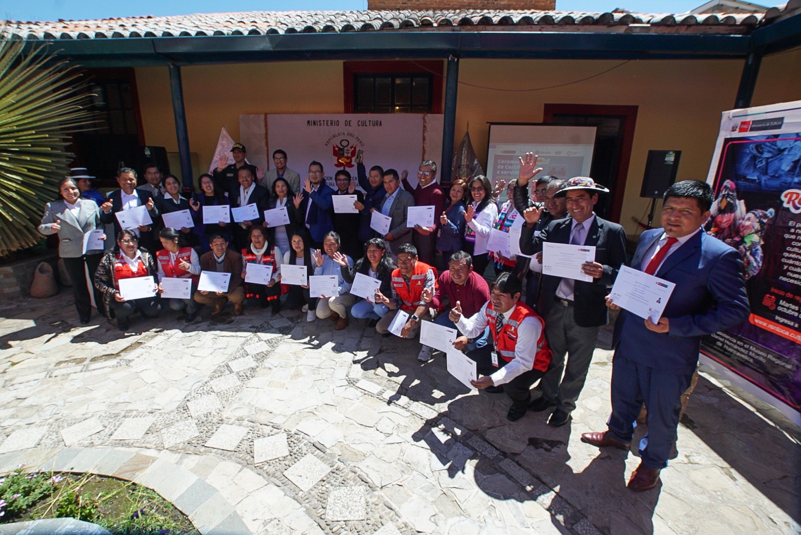 Ministerio de Cultura certificó a más de 70 servidores públicos bilingües en Huancavelica