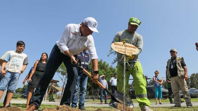 Produce participó con la Municipalidad de Santiago de Surco en el sembrado de 330 de árboles por el Día de la Tierra