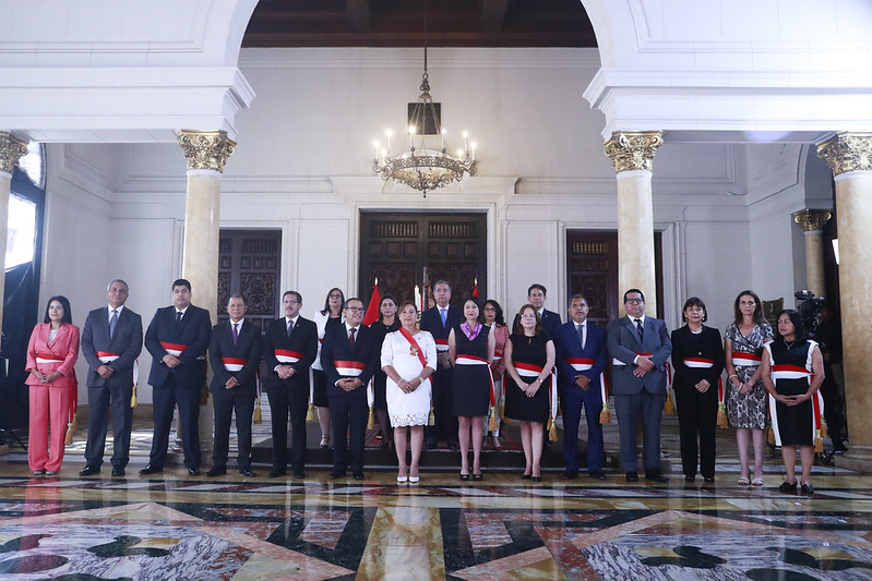 Fotografía de la presidenta Boluarte y de los nuevos ministros de Estado.