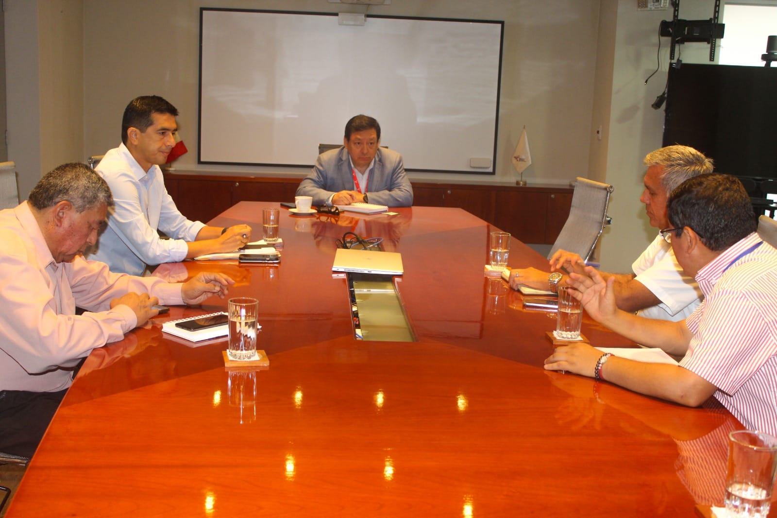 Alcalde provincial acudió al IPD en favor de futuros proyectos deportivos y un nuevo polideportivo para Huaral