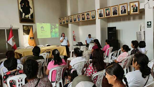 Madres de comedores populares recibieron charla para aprovechar al máximo el valor nutricional del pescado