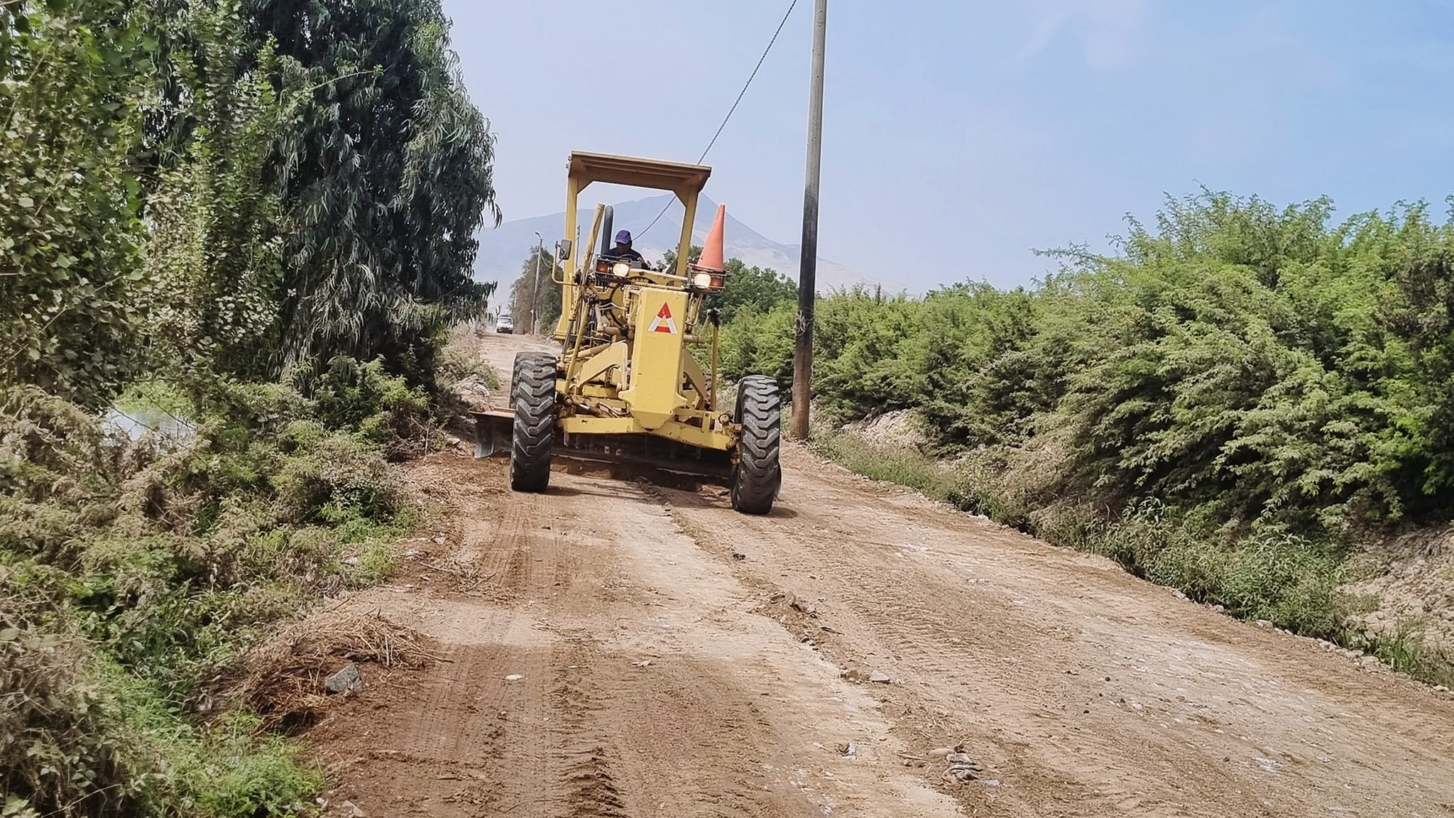 Municipalidad de Huaral realiza mantenimiento de camino de acceso al poblado de Jecuán