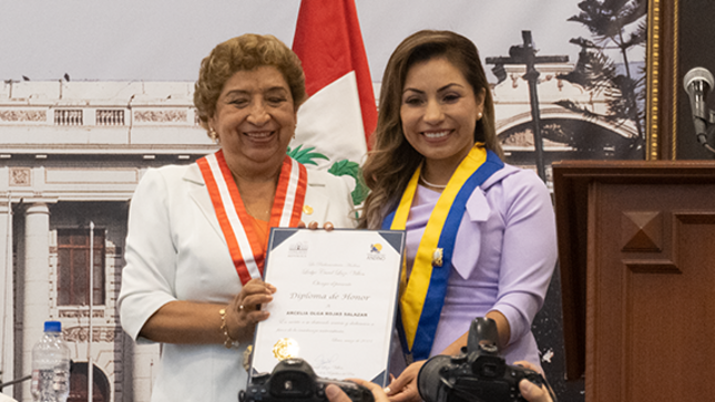 jpg. Merecido reconocimiento dio el parlamento andino a mujeres destacadas de nuestro país.