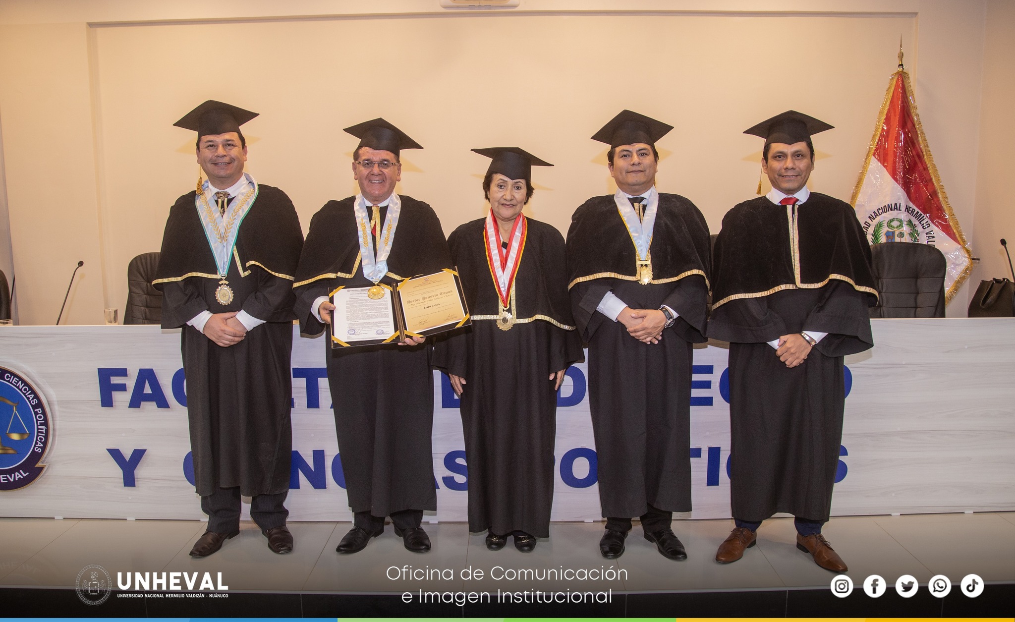 La UNHEVAL de Huánuco otorgó el título de Honoris Causa al doctor Ricardo Julio Salazar Chávez, especialista en contrataciones del estado, autor de diversos libros en la mencionada especialidad. 