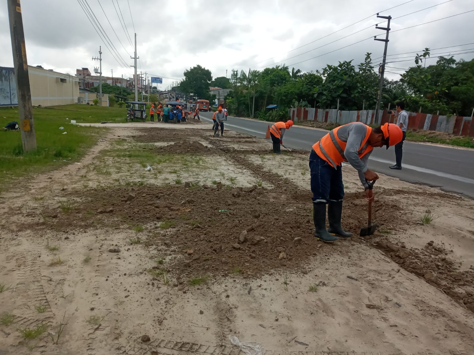 Trabajo Rutinario De Corte De Terreno Manual En Km. 2.5 Carretera Iquitos-Nauta