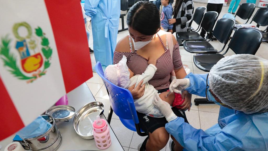 Menores de 5 años reciben hasta 15 vacunas para prevenir enfermedades que causan discapacidad o muerte