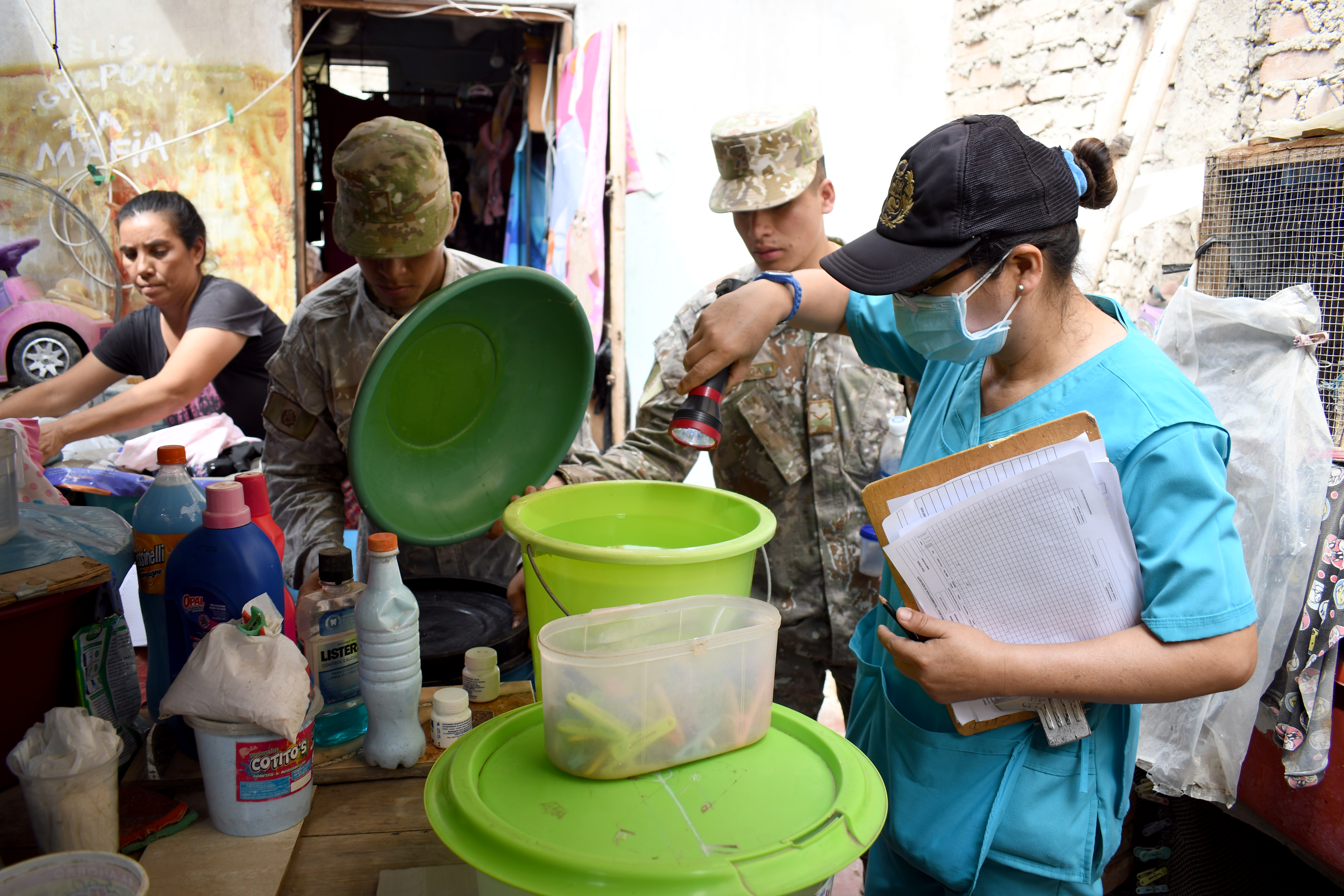 Soldados se suman a la lucha contra el dengue en Lambayeque