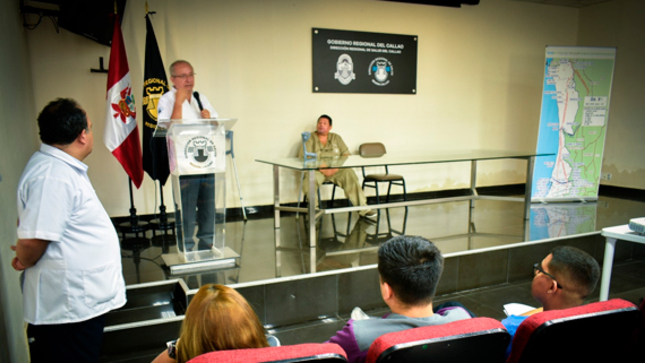 Director de Diresa Callao, aperturando el curso-taller