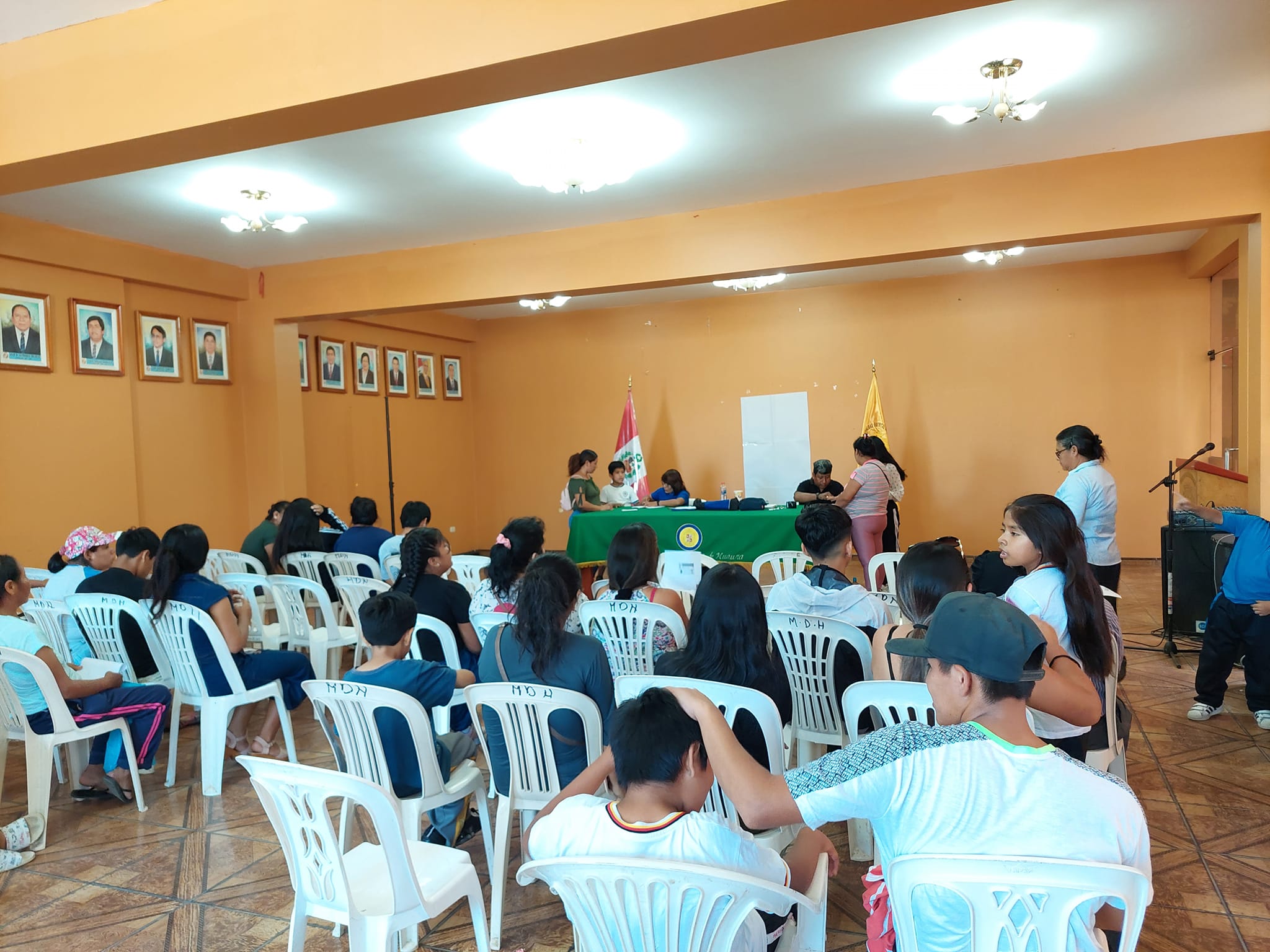 CON PARTICIPACIÓN MASIVA DE POBLADORES SE DESARROLLA CAMPAÑA DE ENTREGA GRATUITA DE DNI ELECTRÓNICO PARA NIÑOS MENORES DE 16 AÑOS