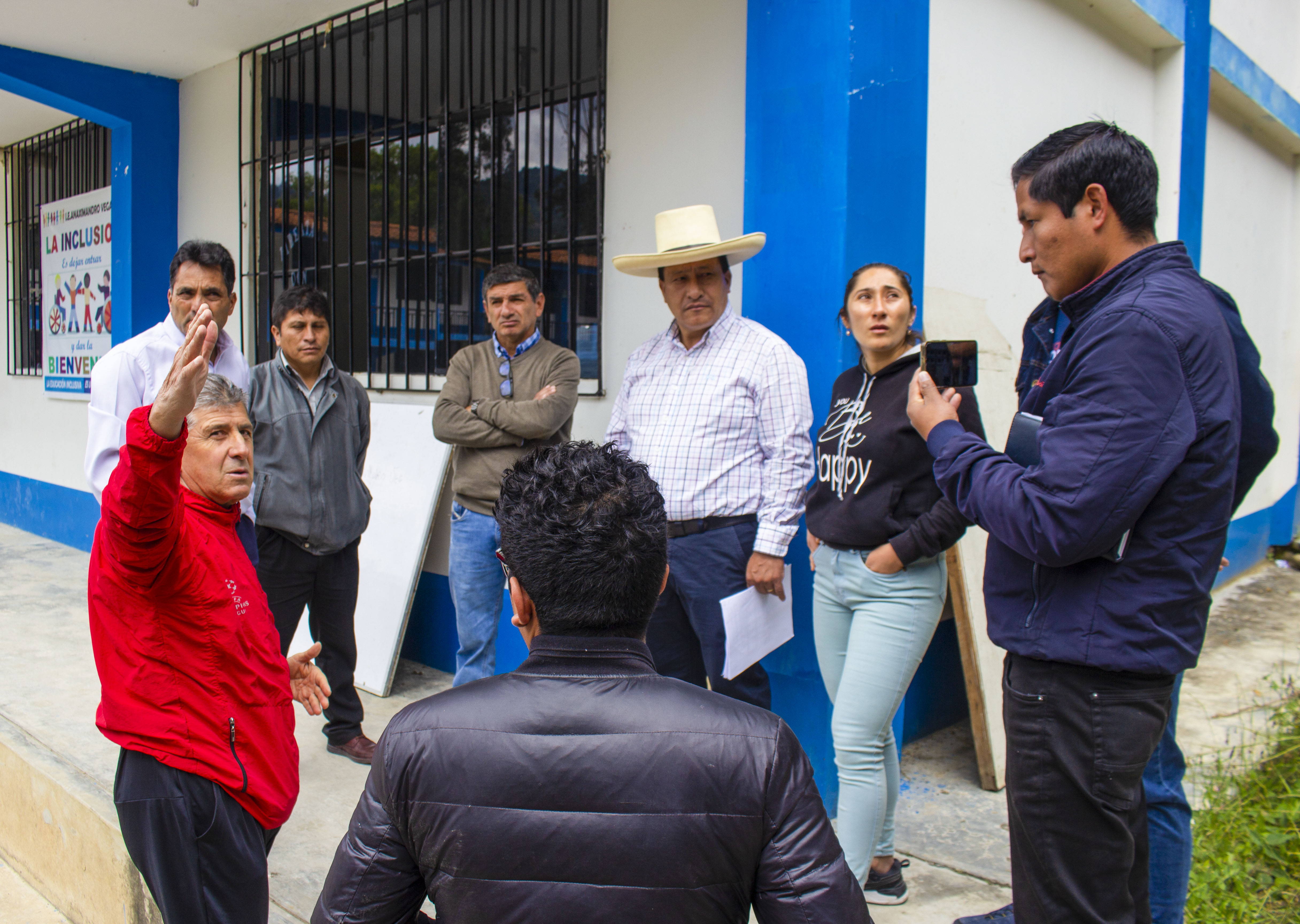 apoyo con maquinaria y mano de obra