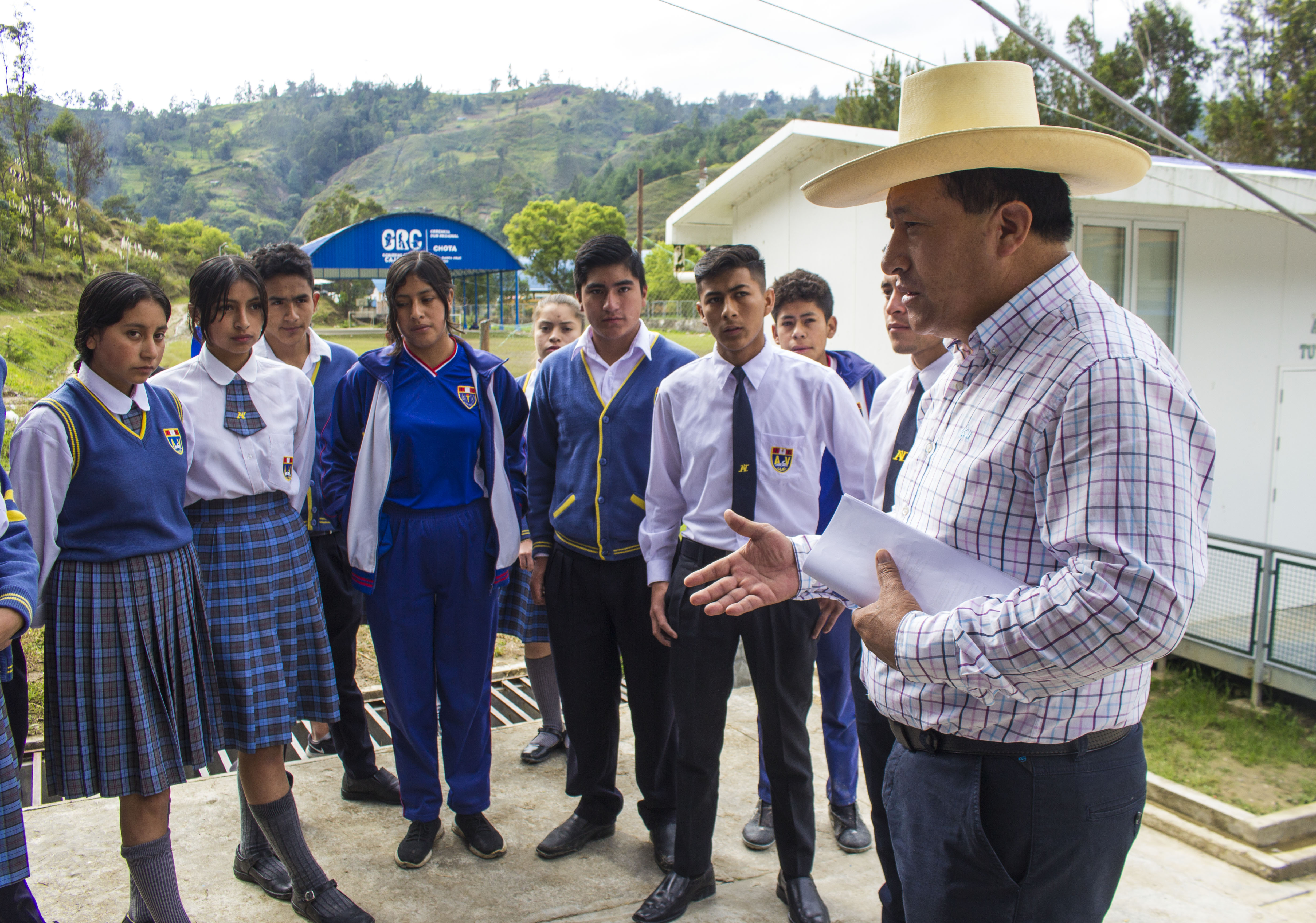 apoyo con maquinaria y mano de obra