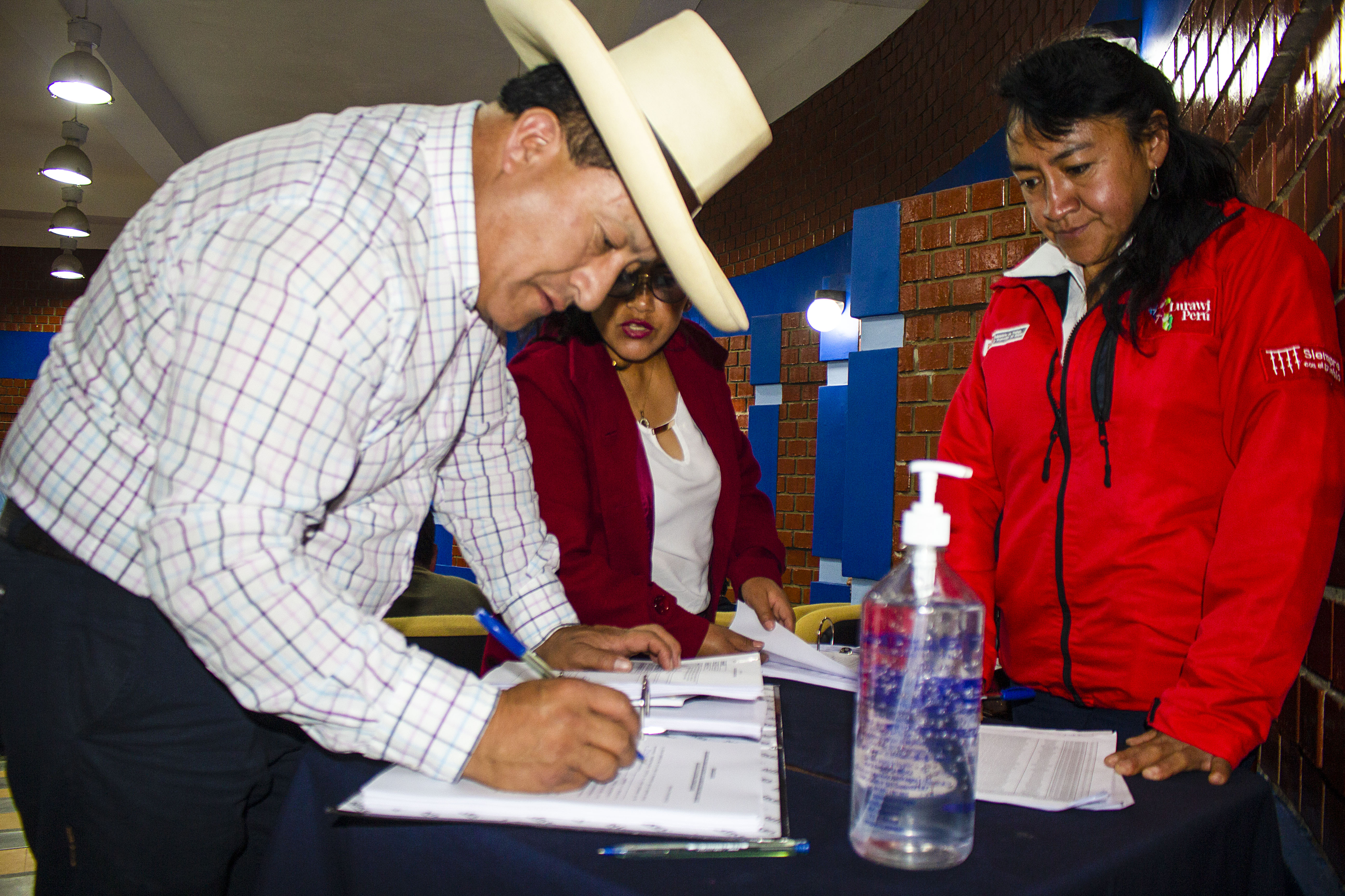 Firma de convenio con el Programa de Empleo Temporal "Lurawi Perú" para Lajas. 