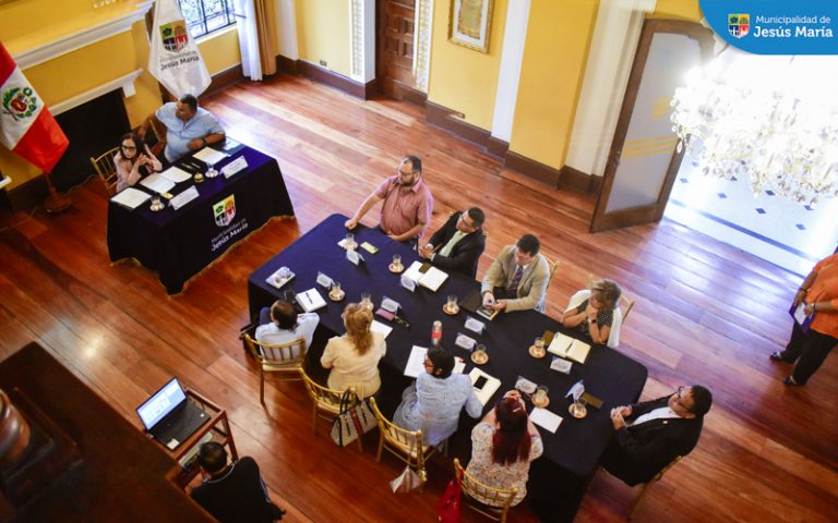 Nuestro alcalde, Jesús Gálvez Olivares, presidió la sesión realizada en el Salón Cáceres del Palacio Municipal.