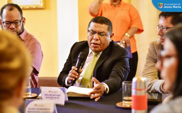 Nuestro alcalde, Jesús Gálvez Olivares, presidió la sesión realizada en el Salón Cáceres del Palacio Municipal.
