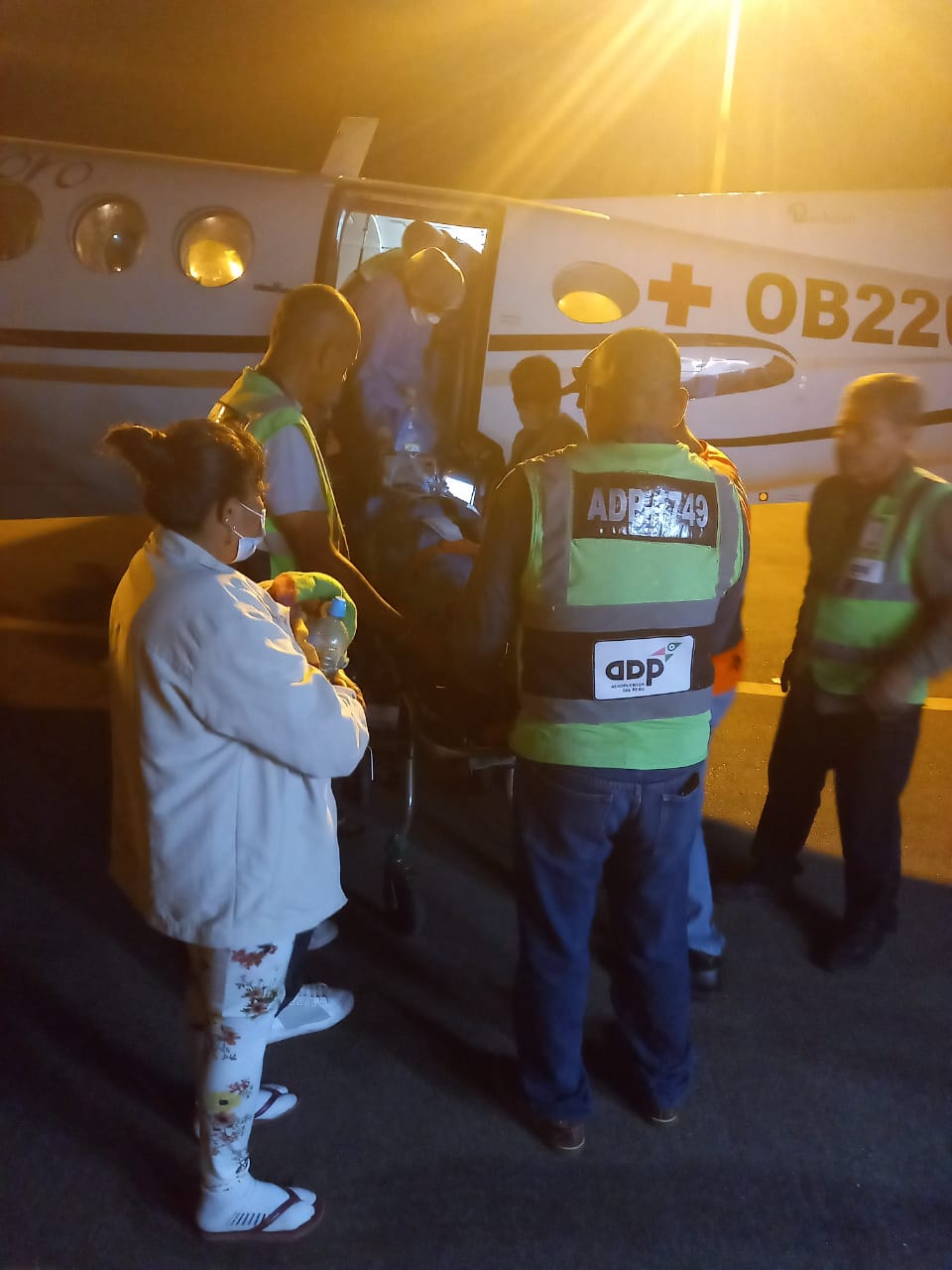 Una puérpera de 18 años de edad es trasladada en ambulancia aérea hasta el Instituto Nacional Materno Perinatal de Lima