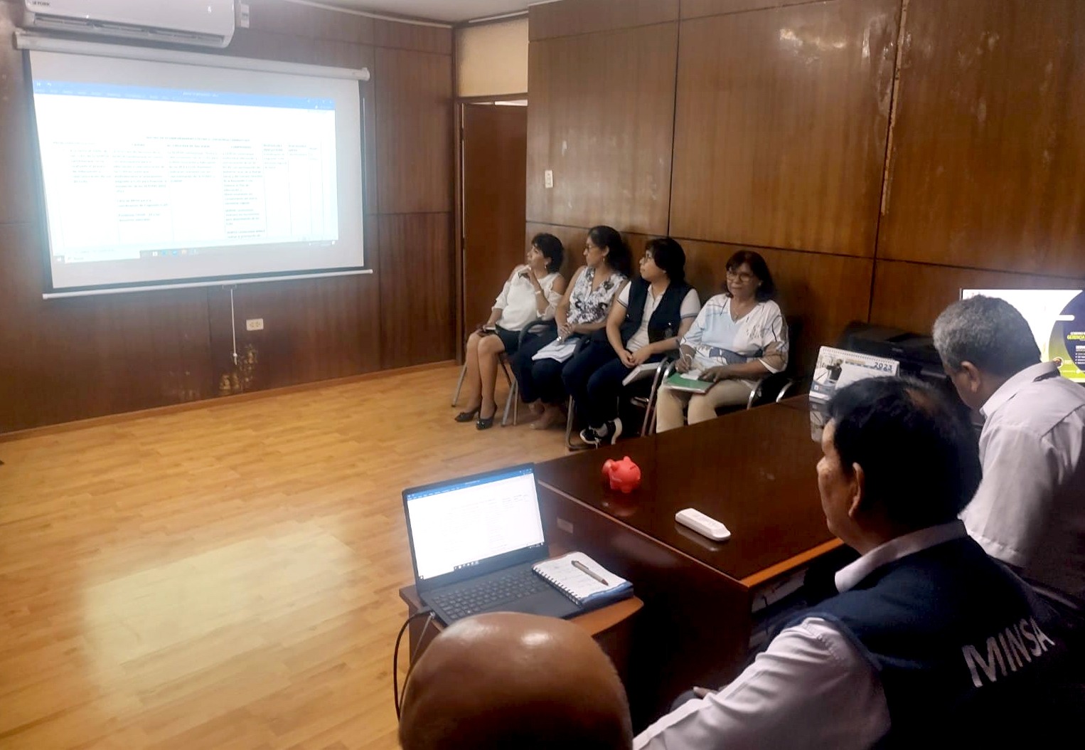Geresa recibe asistencia técnica de comisión del Ministerio de Salud