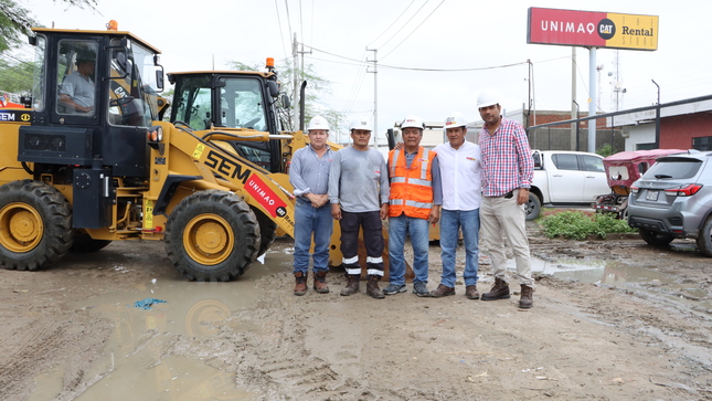 La empresa privada acudió al llamado del alcalde para ayudar a la provincia golpeada por las lluvias.