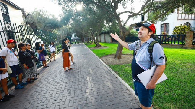 Vecinos conocen los atractivos turísticos del distrito