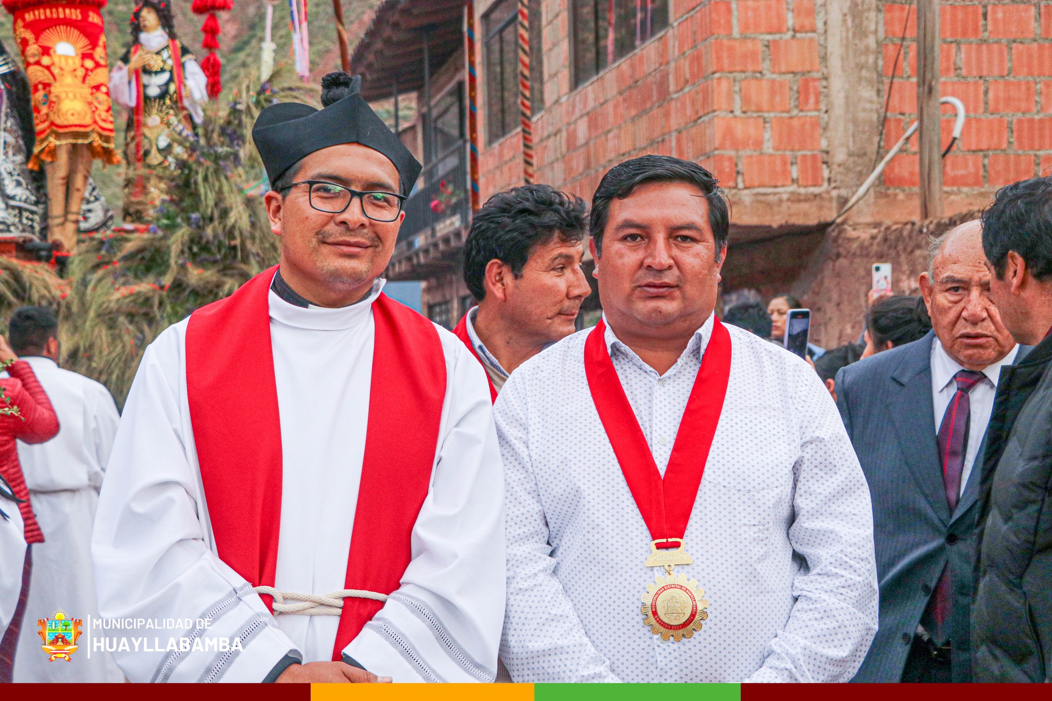 Burgomaestre Wilber Baca Olayunca presente en la celebración de Semana Santa en Huayllabamba