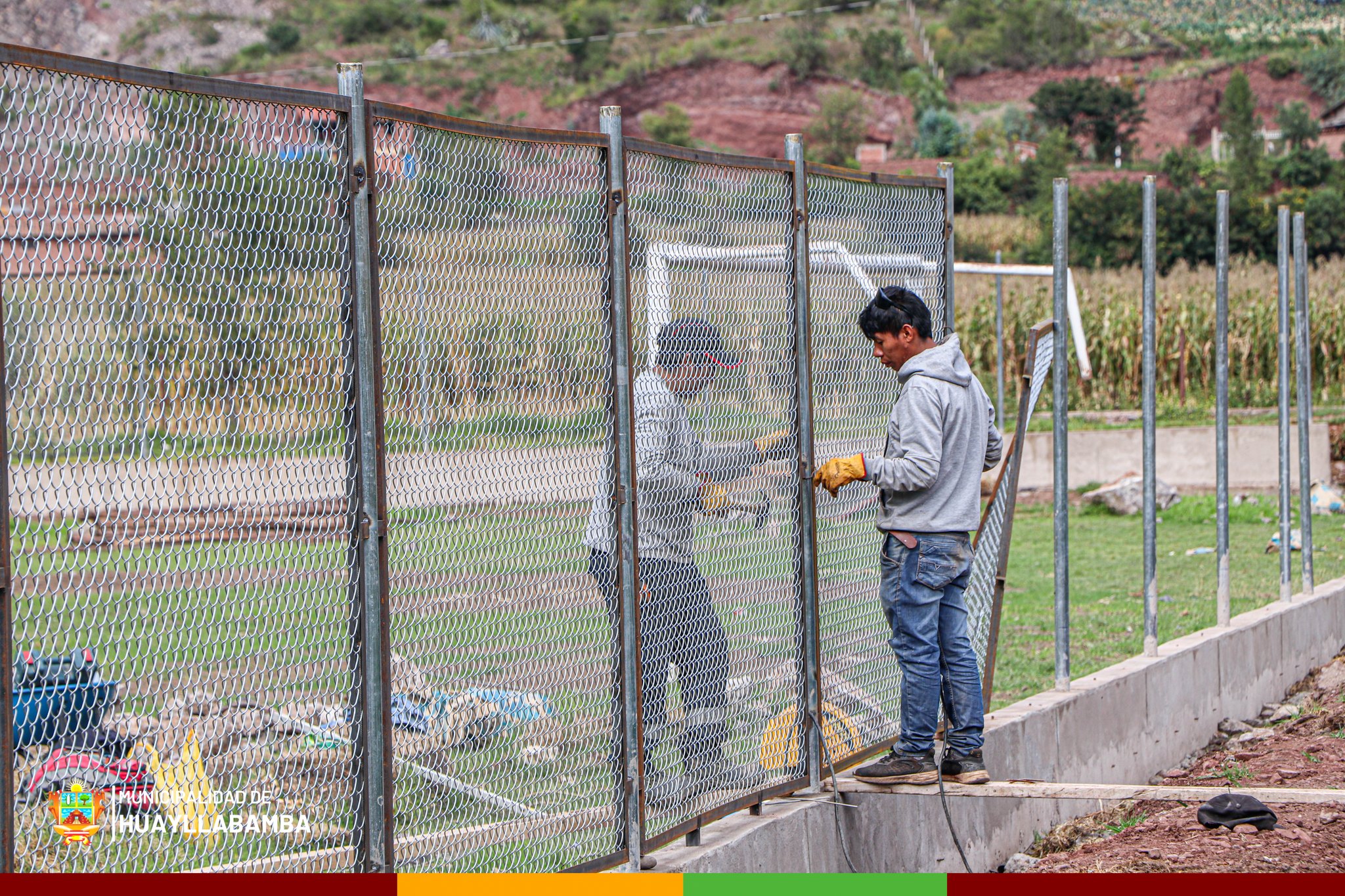 Realización de trabajos para el mejoramiento del estadio de Huycho
