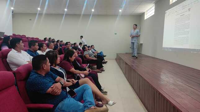 El Director de la UESUC, Participa De La Exposición Del DIAGNÓSTICO SITUACIONAL DEL SERVICIO DE LABORATORIO CLÍNICO DEL HOSPITAL II-1