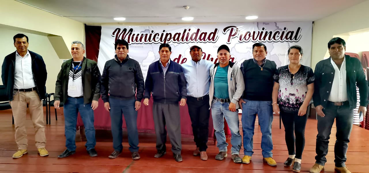 Consejero regional Constancio Idrogo Fustamante acompañado de los integrantes del flamante comité amplio de gestión del proyecto rondero