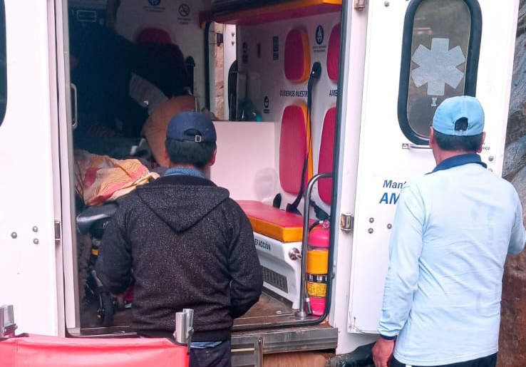 Trasladan a madre de Incahuasi por complicaciones posparto