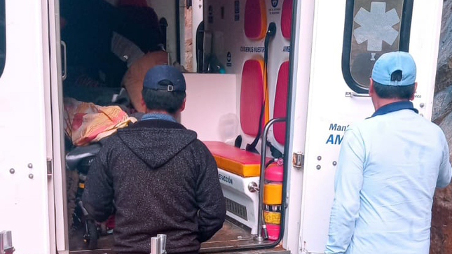 Trasladan a madre de Incahuasi por complicaciones posparto