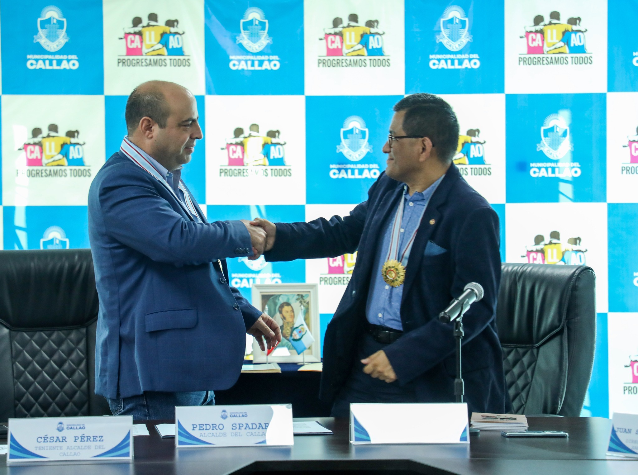 El alcalde Pedro Spadaro fue condecorado con la máxima distinción del Instituto Sanmartiniano del Perú "𝗣𝗔𝗟𝗠𝗔𝗦 𝗦𝗔𝗡𝗠𝗔𝗥𝗧𝗜𝗡𝗜𝗔𝗡𝗔𝗦 𝗗𝗘𝗟 𝗣𝗘𝗥𝗨́".