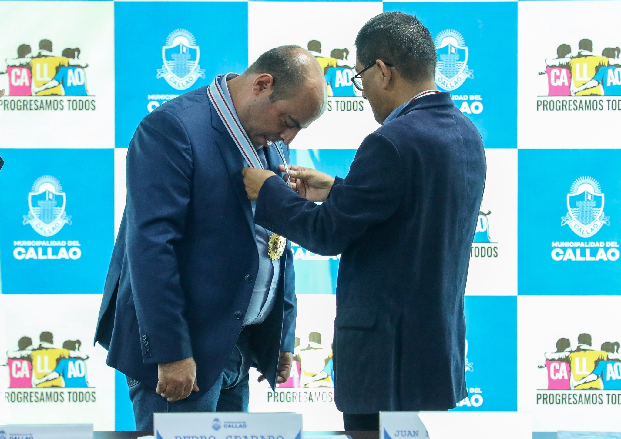 El alcalde Pedro Spadaro fue condecorado con la máxima distinción del Instituto Sanmartiniano del Perú "𝗣𝗔𝗟𝗠𝗔𝗦 𝗦𝗔𝗡𝗠𝗔𝗥𝗧𝗜𝗡𝗜𝗔𝗡𝗔𝗦 𝗗𝗘𝗟 𝗣𝗘𝗥𝗨́".