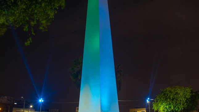 Los óvalos "El Obelisco" y "Centenario" ahora lucen iluminados y listos para las postales nocturnas.