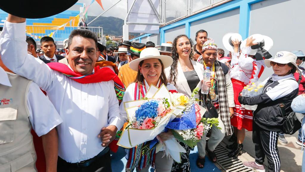 Ministra Gutiérrez, frente a miles de apurimeños, afirma su compromiso por la Salud